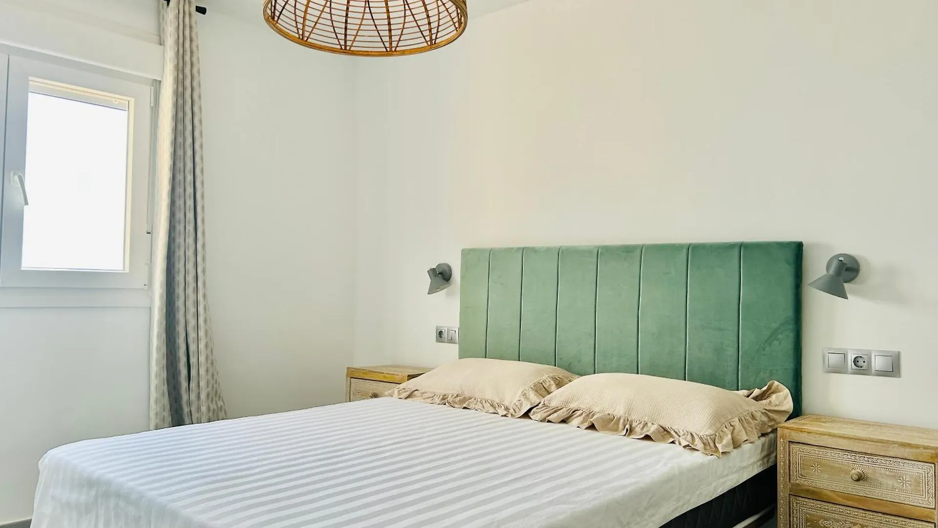 Stylish Sea-View Apartment 베날마데나코스타